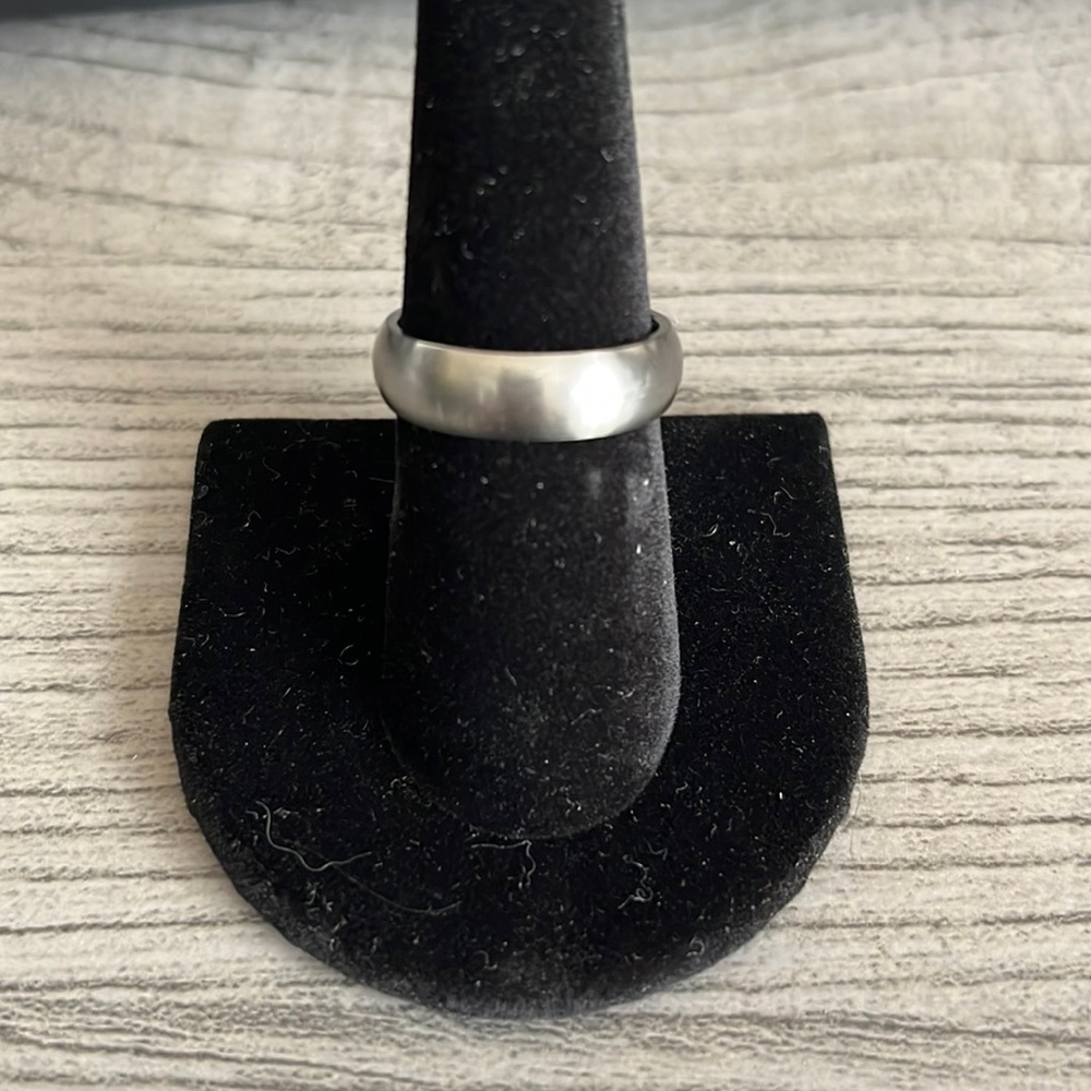 Men’s Titanium Wedding Ring Band Size 7 3/4